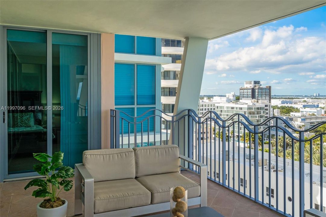 For Sale: $2,300,000 (2 beds, 2 baths, 1530 Square Feet)