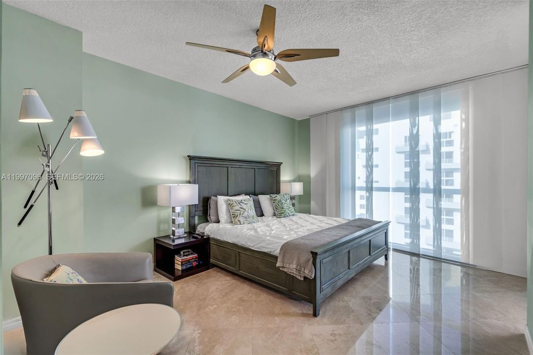For Sale: $2,300,000 (2 beds, 2 baths, 1530 Square Feet)