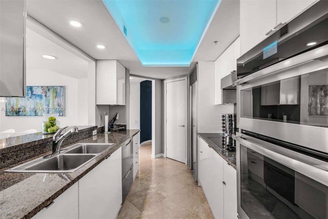 For Sale: $2,300,000 (2 beds, 2 baths, 1530 Square Feet)