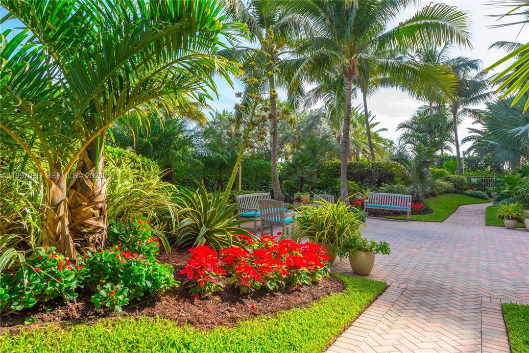 For Sale: $2,300,000 (2 beds, 2 baths, 1530 Square Feet)