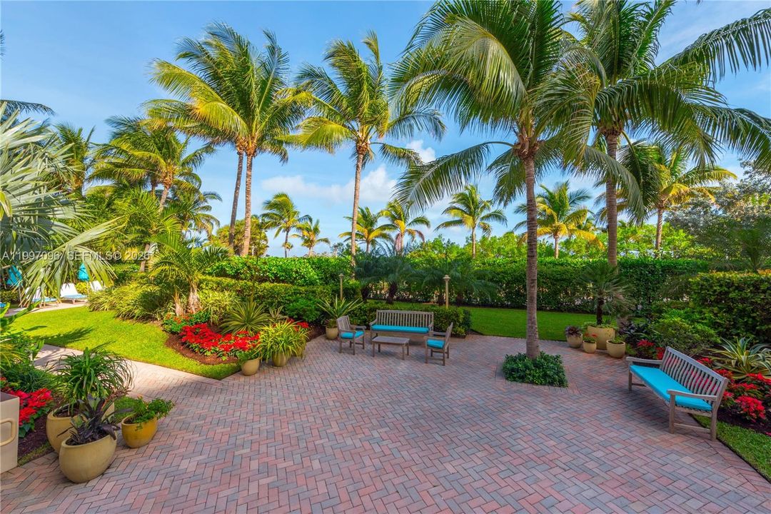 For Sale: $2,300,000 (2 beds, 2 baths, 1530 Square Feet)
