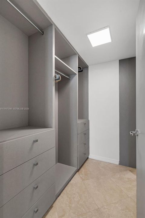 For Sale: $2,300,000 (2 beds, 2 baths, 1530 Square Feet)