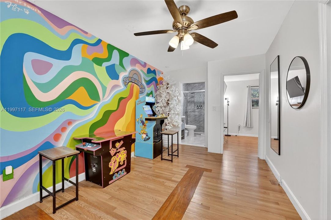 For Sale: $575,000 (6 beds, 4 baths, 1740 Square Feet)