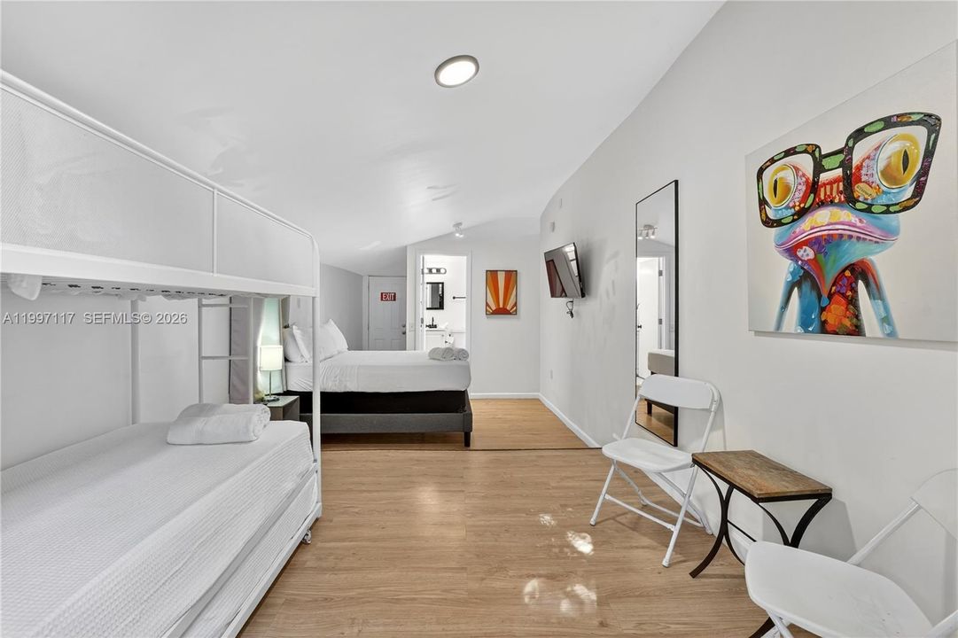 For Sale: $575,000 (6 beds, 4 baths, 1740 Square Feet)