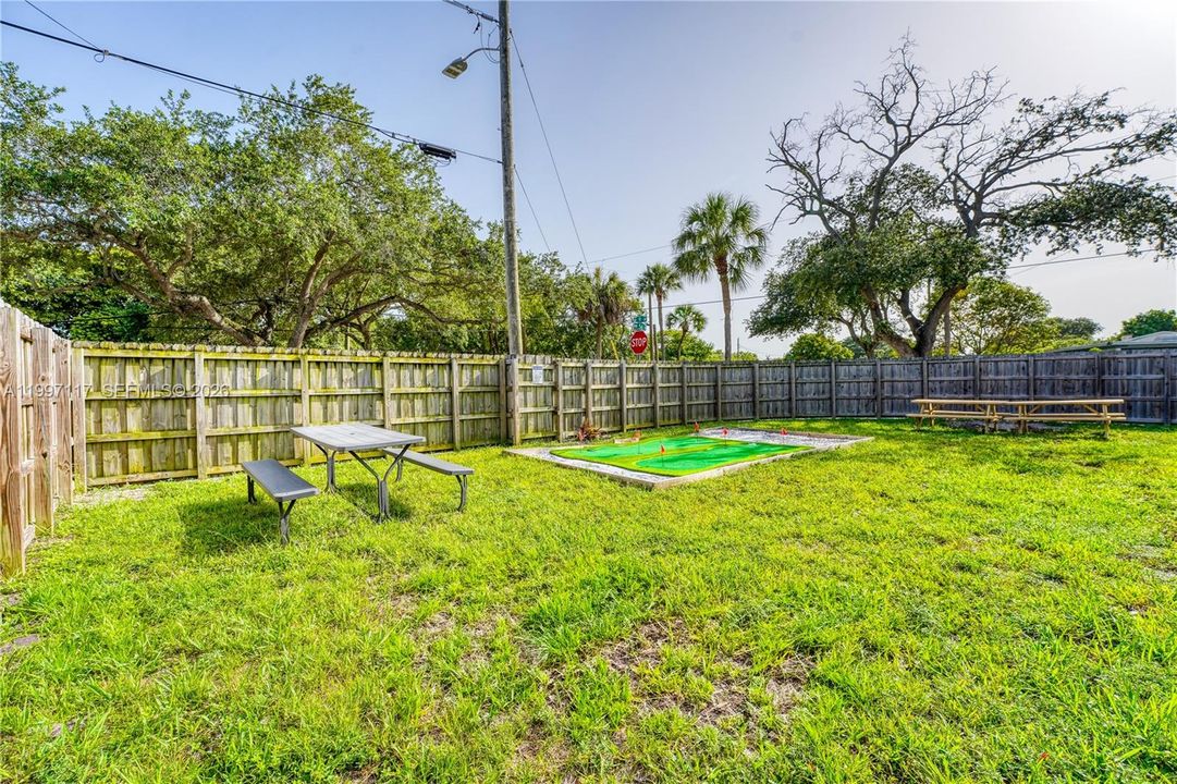 For Sale: $575,000 (6 beds, 4 baths, 1740 Square Feet)