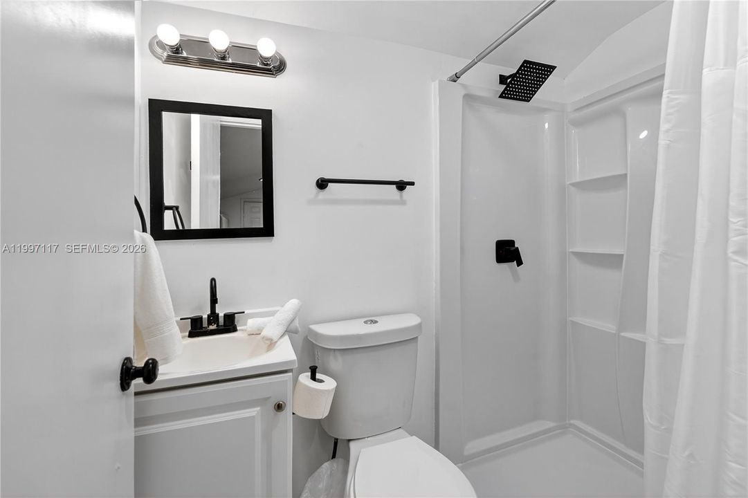 For Sale: $575,000 (6 beds, 4 baths, 1740 Square Feet)