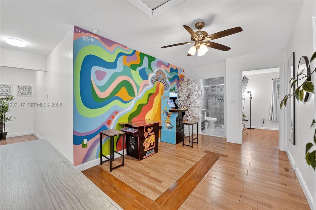 For Sale: $575,000 (6 beds, 4 baths, 1740 Square Feet)
