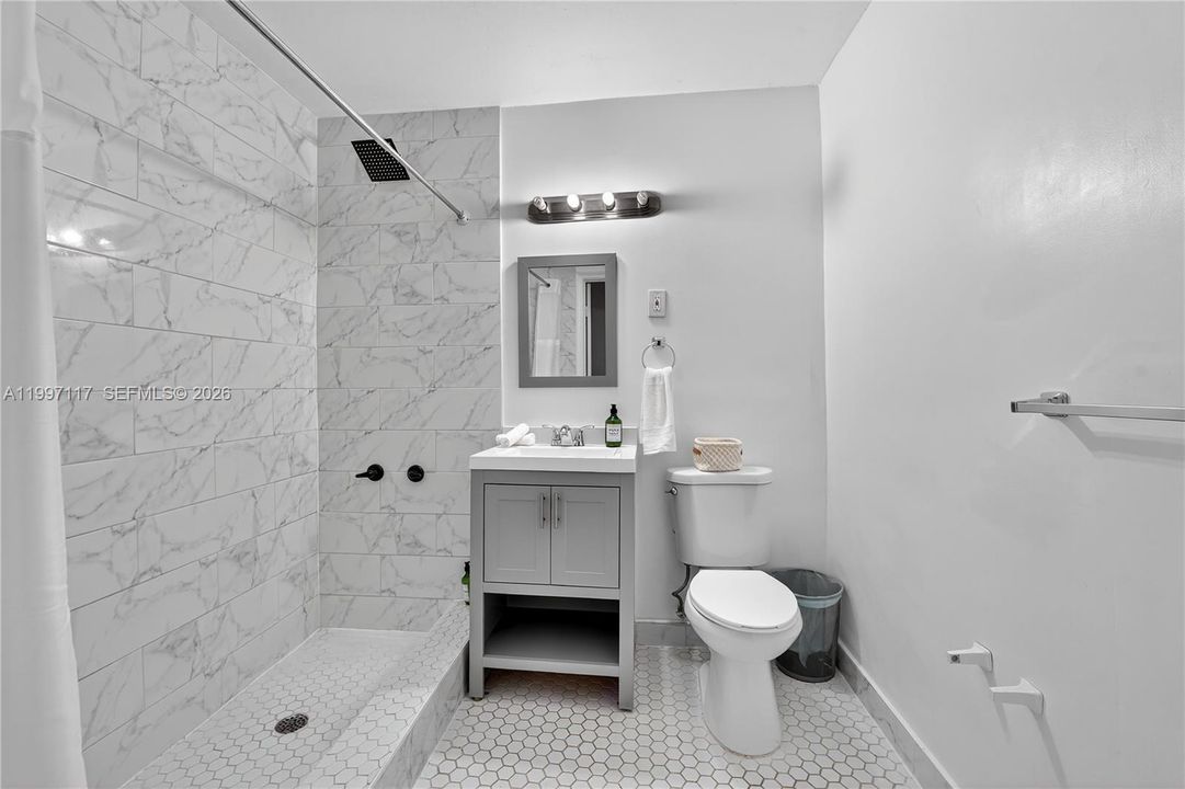 For Sale: $575,000 (6 beds, 4 baths, 1740 Square Feet)