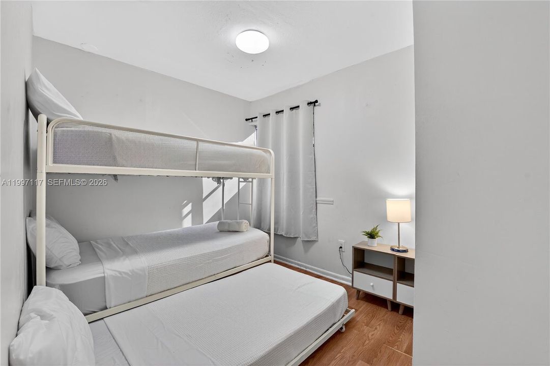 For Sale: $575,000 (6 beds, 4 baths, 1740 Square Feet)