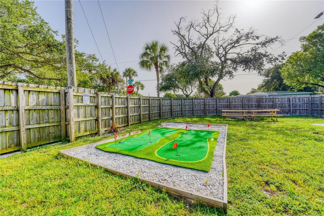 For Sale: $575,000 (6 beds, 4 baths, 1740 Square Feet)
