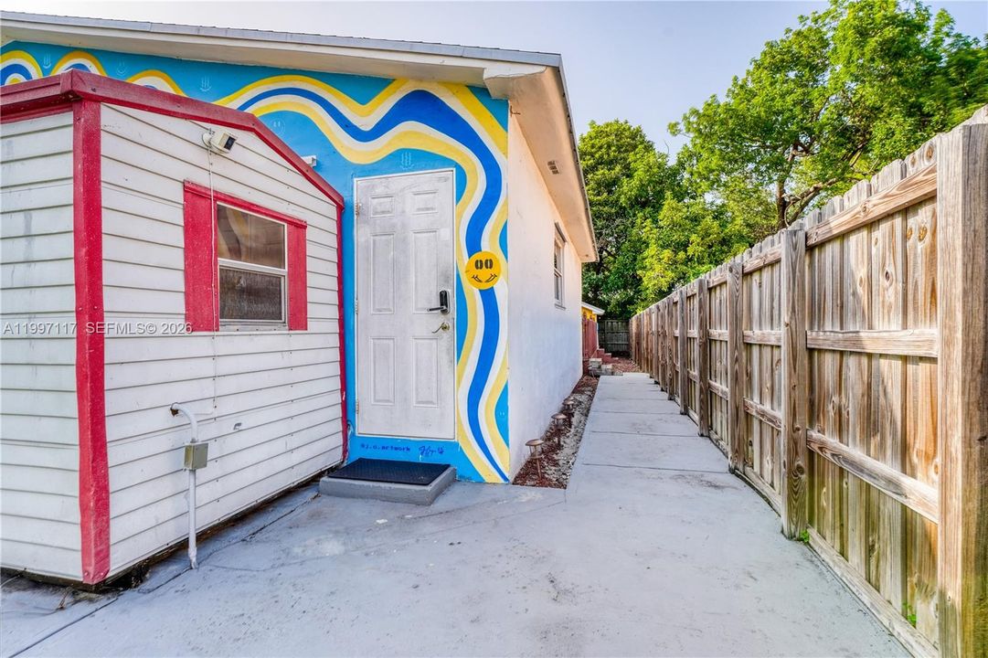 For Sale: $575,000 (6 beds, 4 baths, 1740 Square Feet)