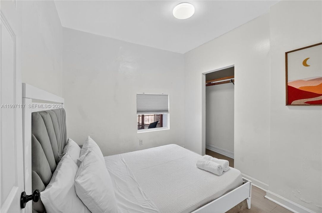 For Sale: $575,000 (6 beds, 4 baths, 1740 Square Feet)