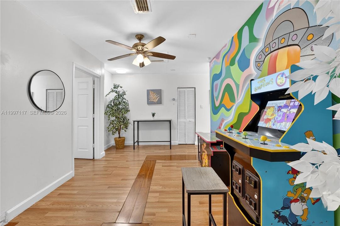 For Sale: $575,000 (6 beds, 4 baths, 1740 Square Feet)