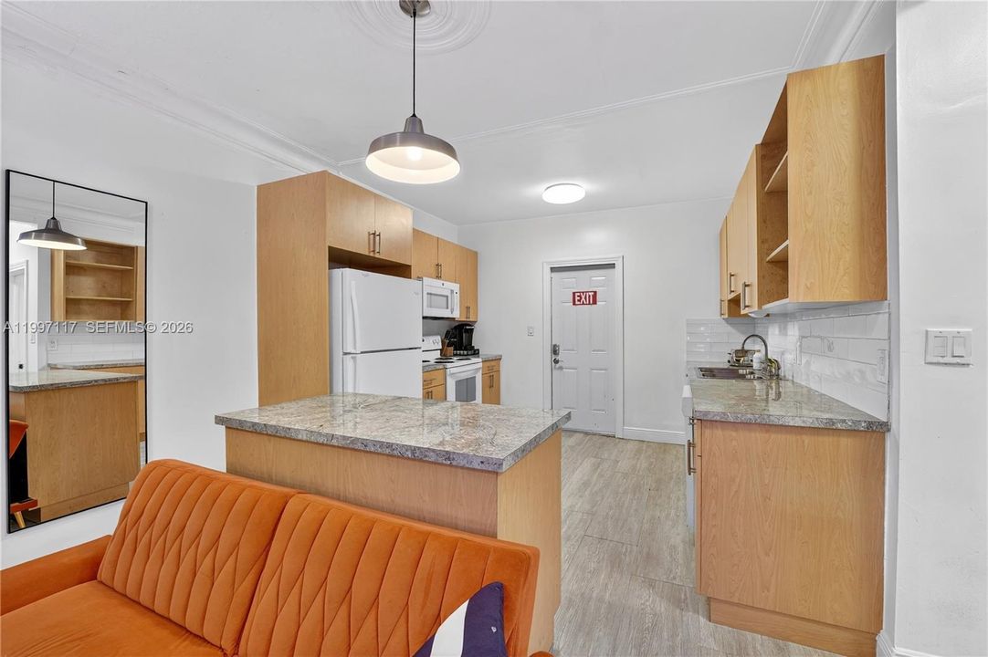 For Sale: $575,000 (6 beds, 4 baths, 1740 Square Feet)