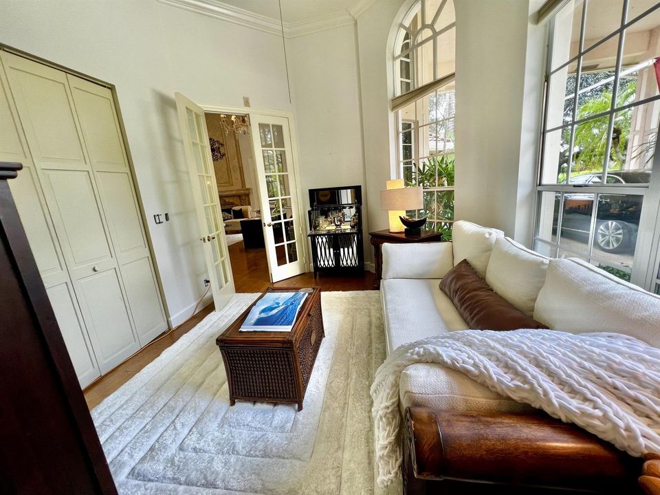 1st floor office/lounge