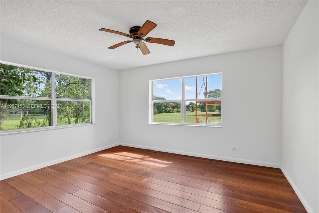 For Sale: $109,900 (3 beds, 2 baths, 1360 Square Feet)