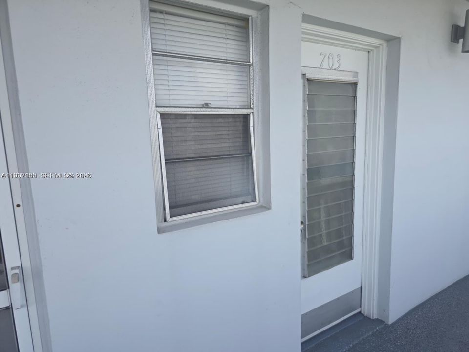 待售: $175,000 (1 贝兹, 1 浴室, 847 平方英尺)