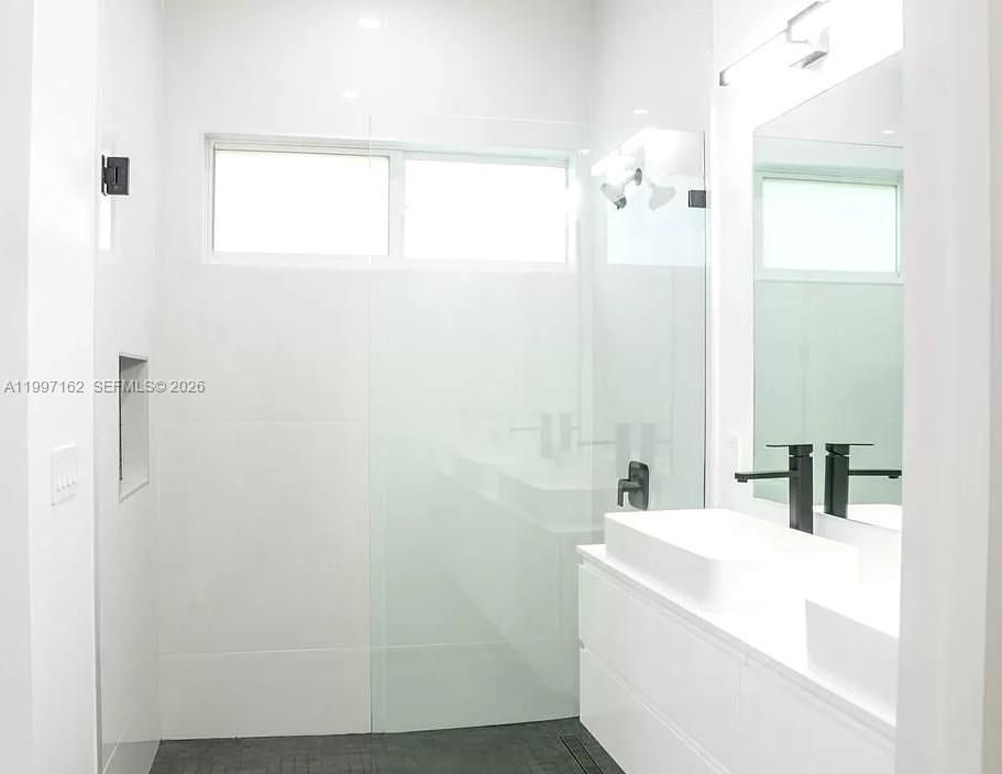 For Sale: $800,000 (4 beds, 3 baths, 2482 Square Feet)