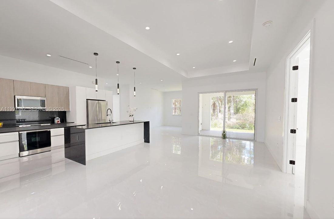 For Sale: $800,000 (4 beds, 3 baths, 2482 Square Feet)