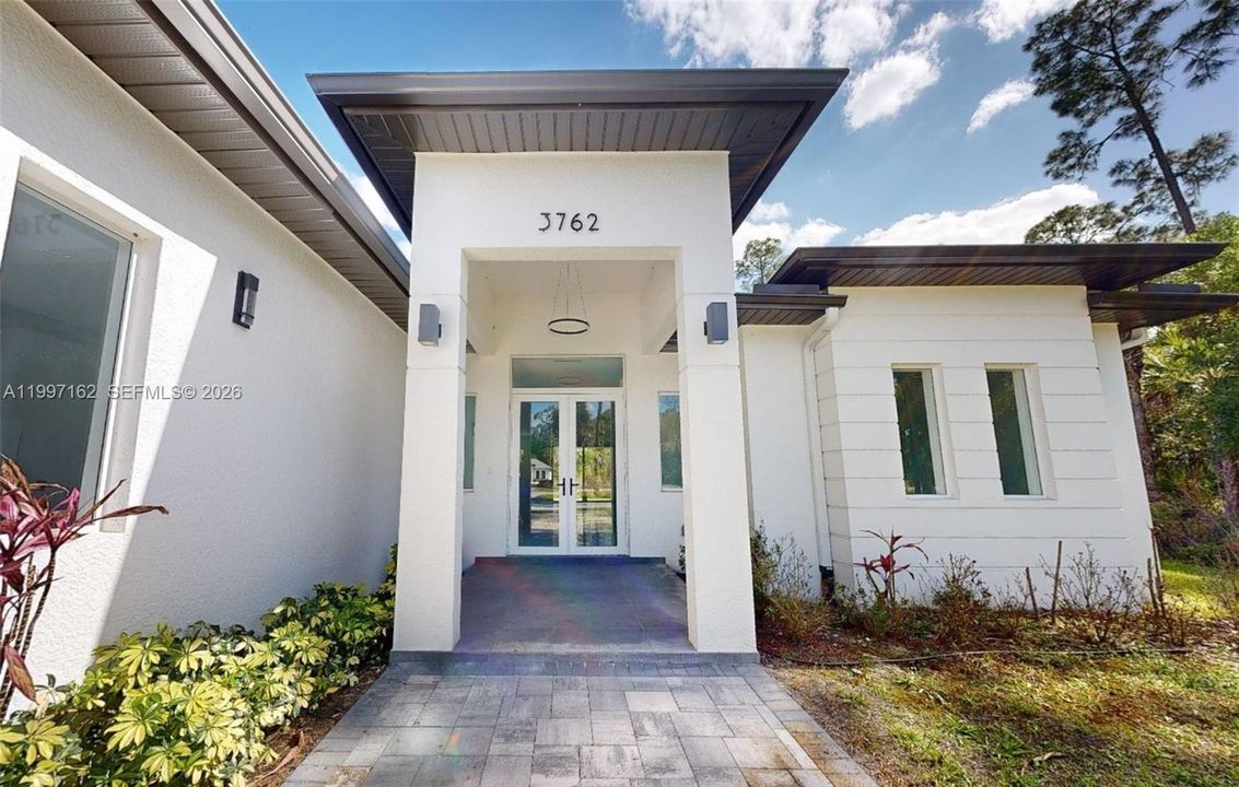 For Sale: $800,000 (4 beds, 3 baths, 2482 Square Feet)