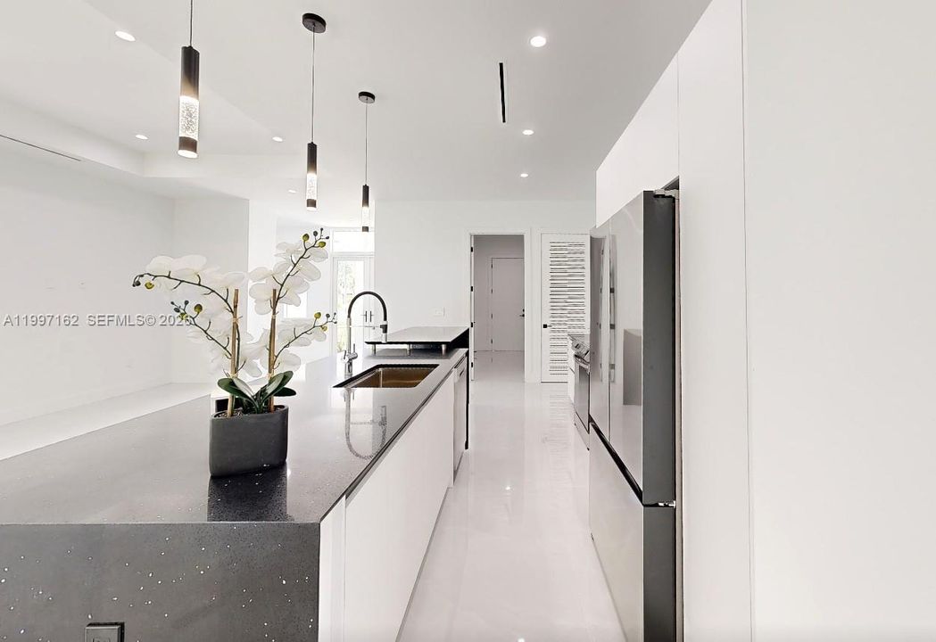 For Sale: $800,000 (4 beds, 3 baths, 2482 Square Feet)