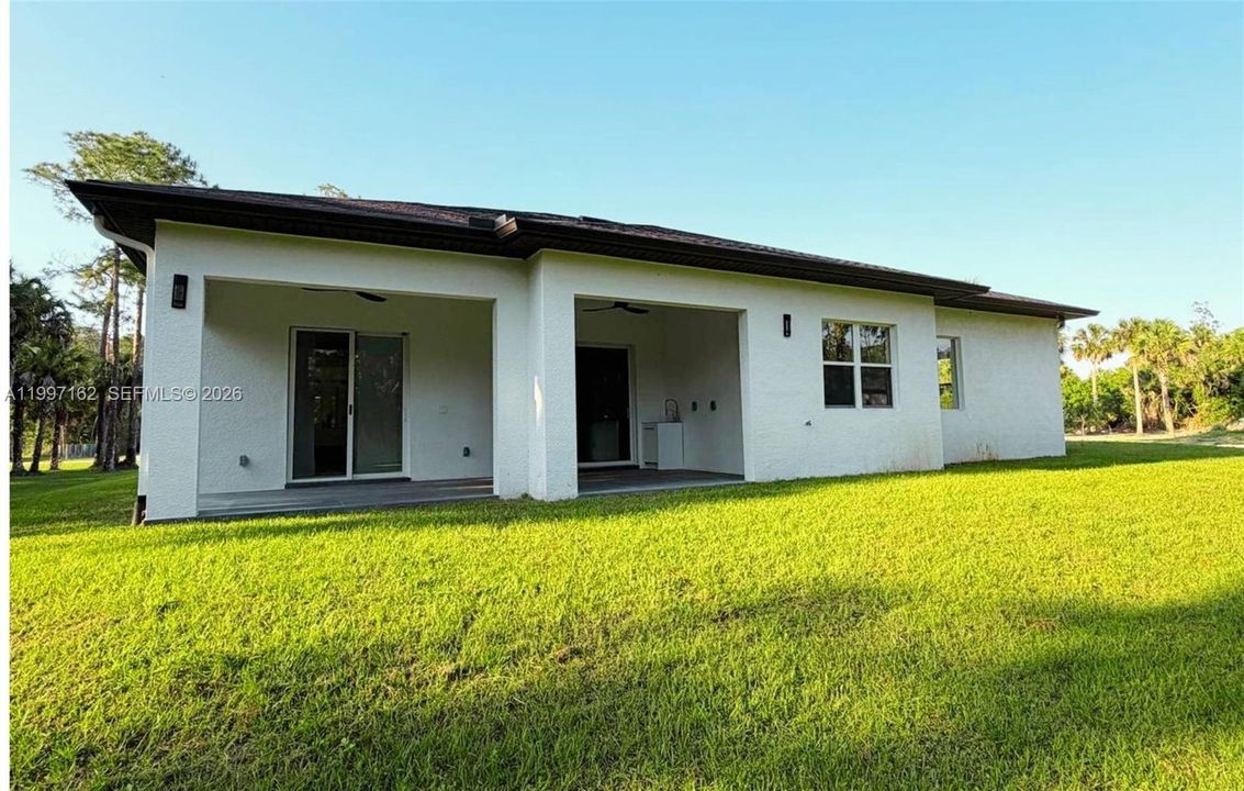 For Sale: $800,000 (4 beds, 3 baths, 2482 Square Feet)