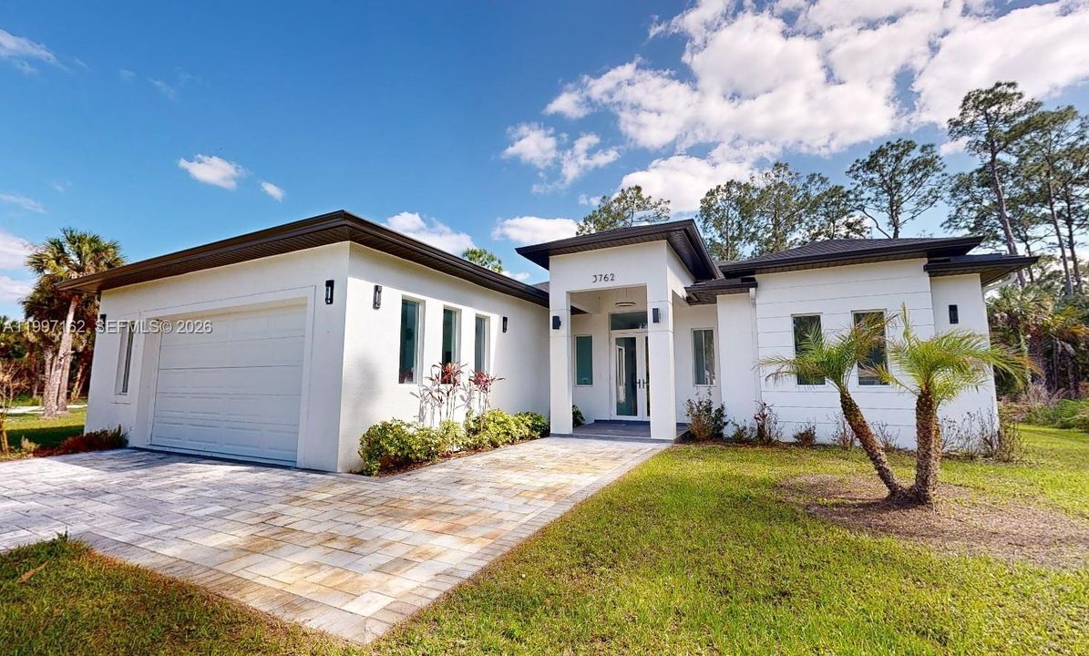 For Sale: $800,000 (4 beds, 3 baths, 2482 Square Feet)