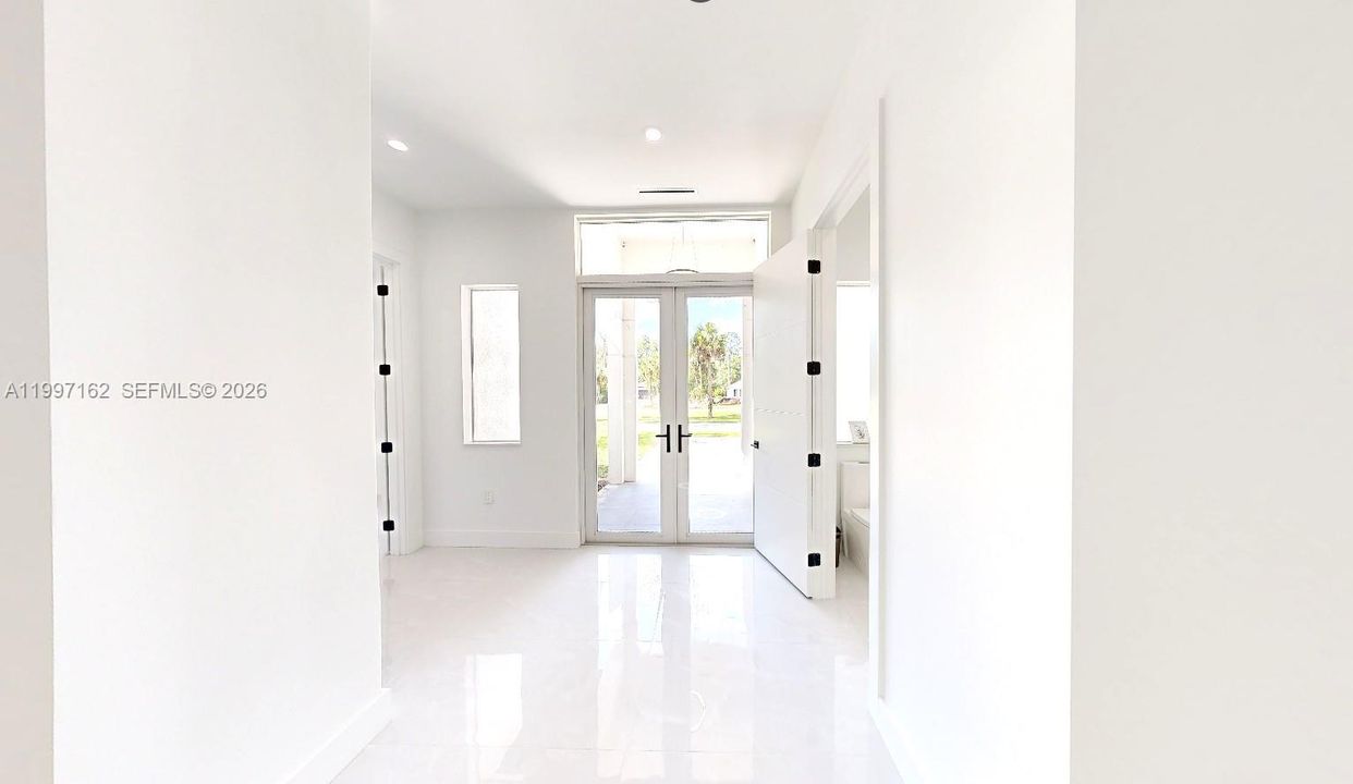 For Sale: $800,000 (4 beds, 3 baths, 2482 Square Feet)