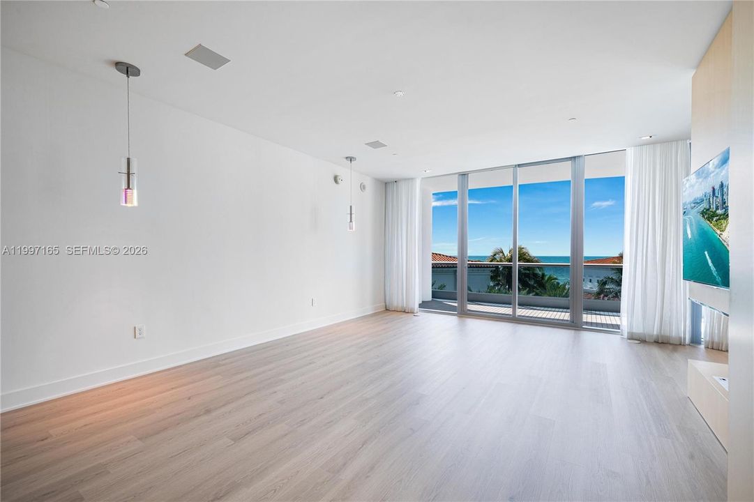 Active With Contract: $27,500 (4 beds, 4 baths, 3807 Square Feet)