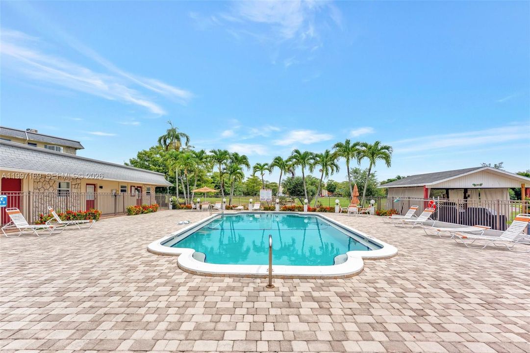 For Sale: $77,000 (2 beds, 2 baths, 870 Square Feet)