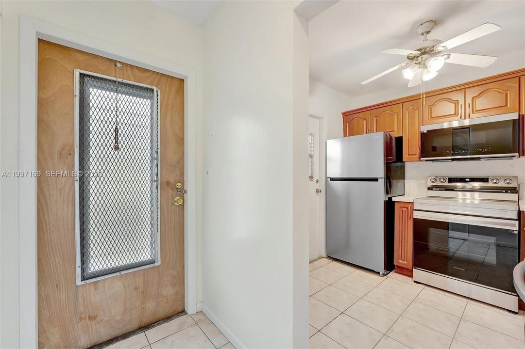 For Sale: $77,000 (2 beds, 2 baths, 870 Square Feet)