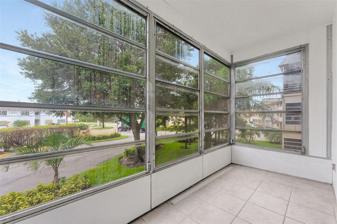 For Sale: $77,000 (2 beds, 2 baths, 870 Square Feet)