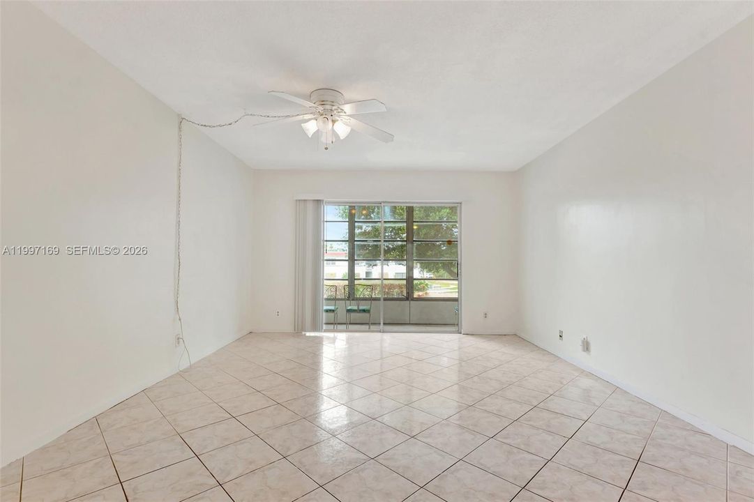 For Sale: $77,000 (2 beds, 2 baths, 870 Square Feet)
