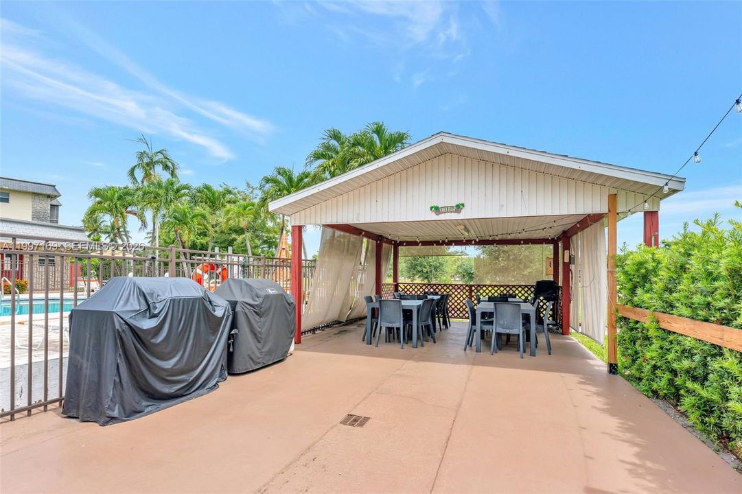 For Sale: $77,000 (2 beds, 2 baths, 870 Square Feet)