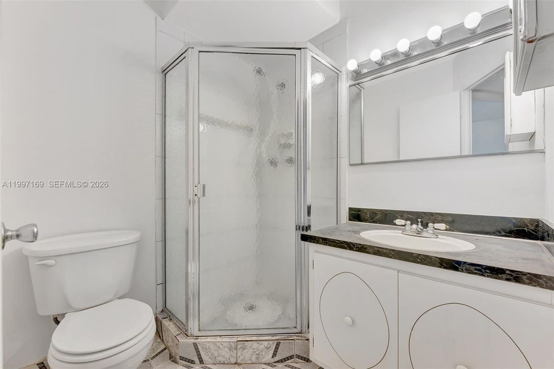 For Sale: $77,000 (2 beds, 2 baths, 870 Square Feet)