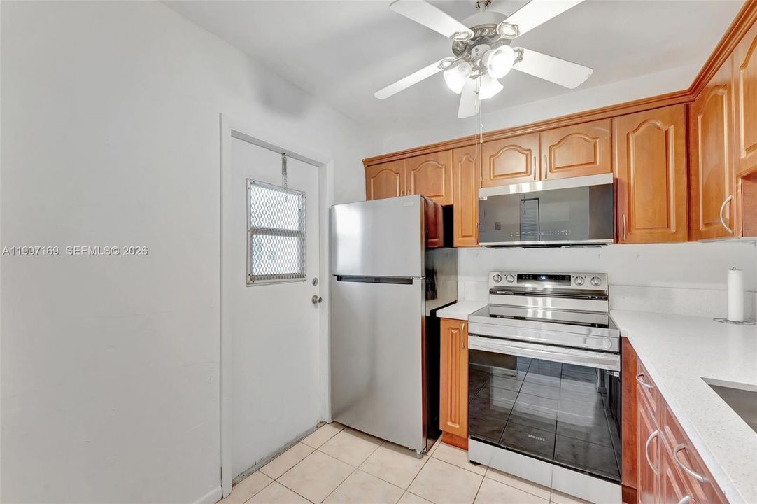 For Sale: $77,000 (2 beds, 2 baths, 870 Square Feet)