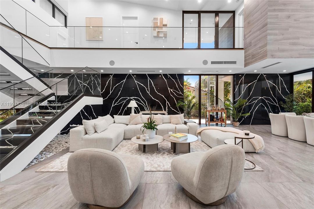 For Sale: $6,350,000 (6 beds, 6 baths, 5560 Square Feet)