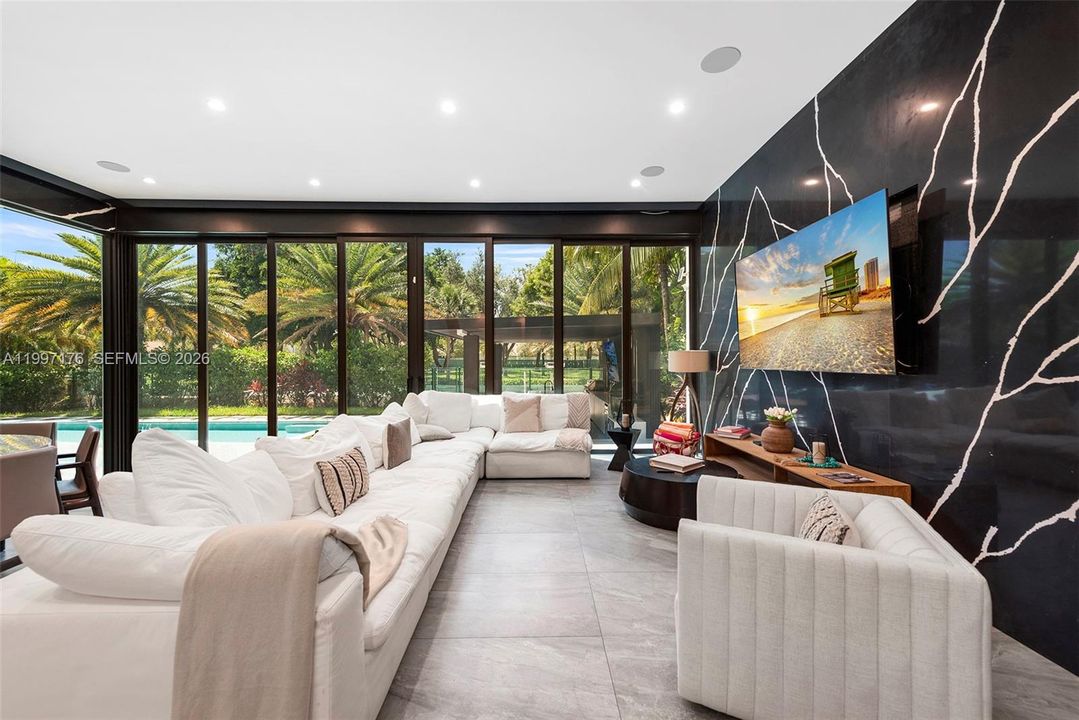 For Sale: $6,350,000 (6 beds, 6 baths, 5560 Square Feet)