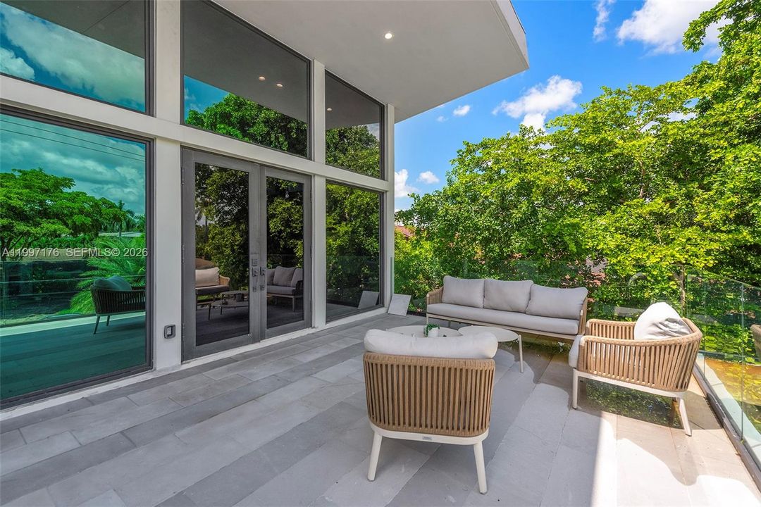 For Sale: $6,350,000 (6 beds, 6 baths, 5560 Square Feet)