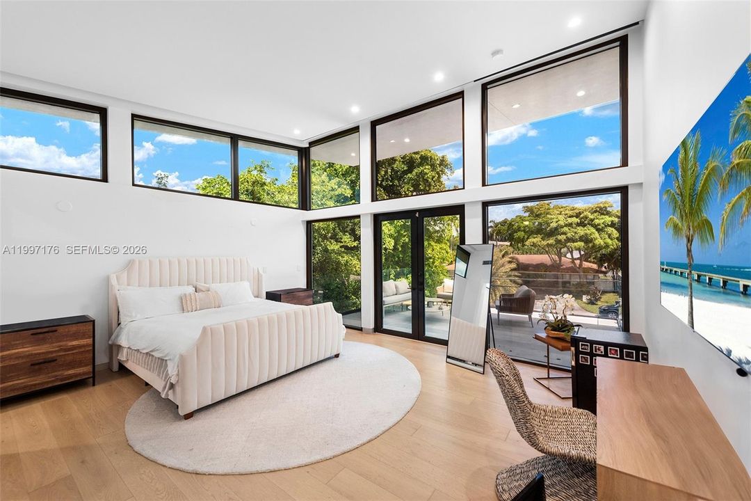 For Sale: $6,350,000 (6 beds, 6 baths, 5560 Square Feet)