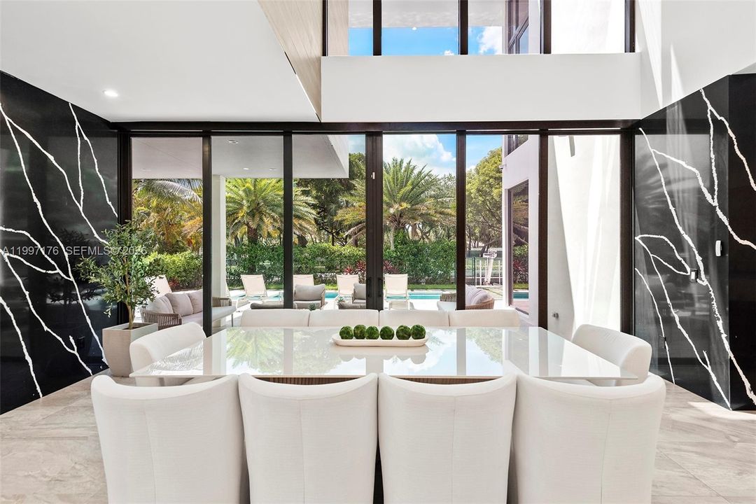 For Sale: $6,350,000 (6 beds, 6 baths, 5560 Square Feet)