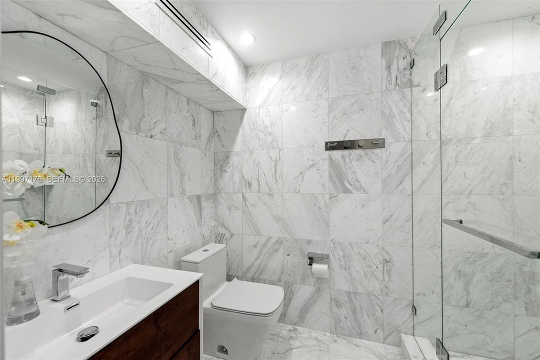 For Sale: $6,350,000 (6 beds, 6 baths, 5560 Square Feet)
