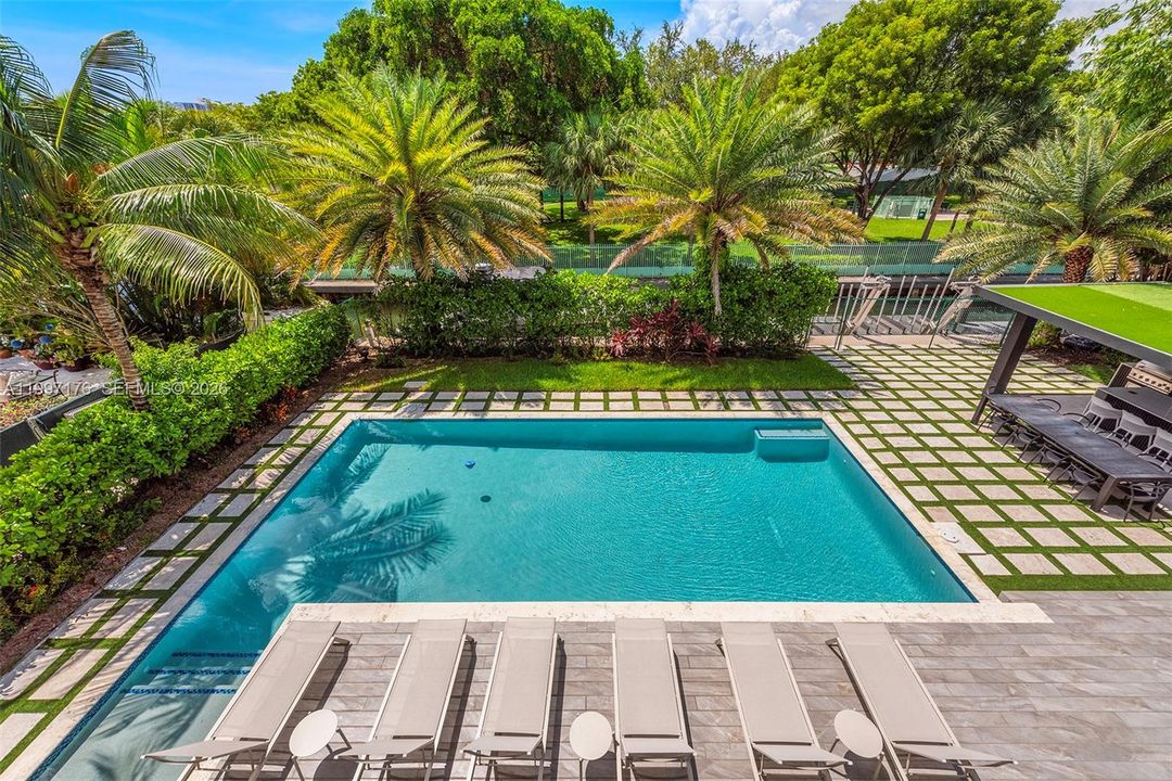 For Sale: $6,350,000 (6 beds, 6 baths, 5560 Square Feet)