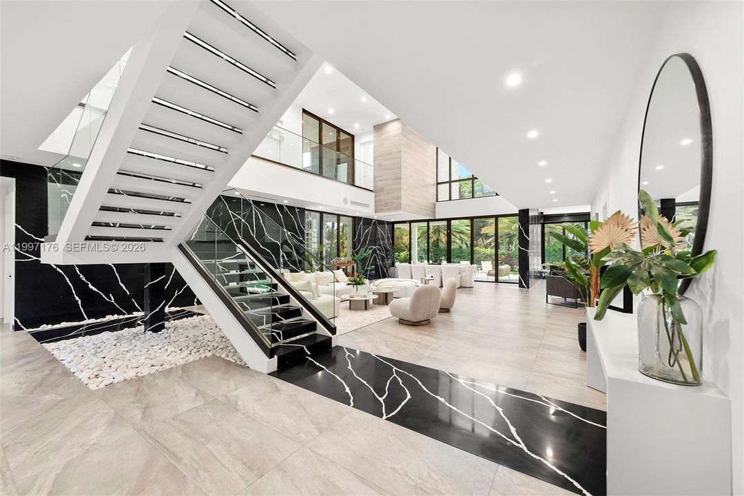 For Sale: $6,350,000 (6 beds, 6 baths, 5560 Square Feet)