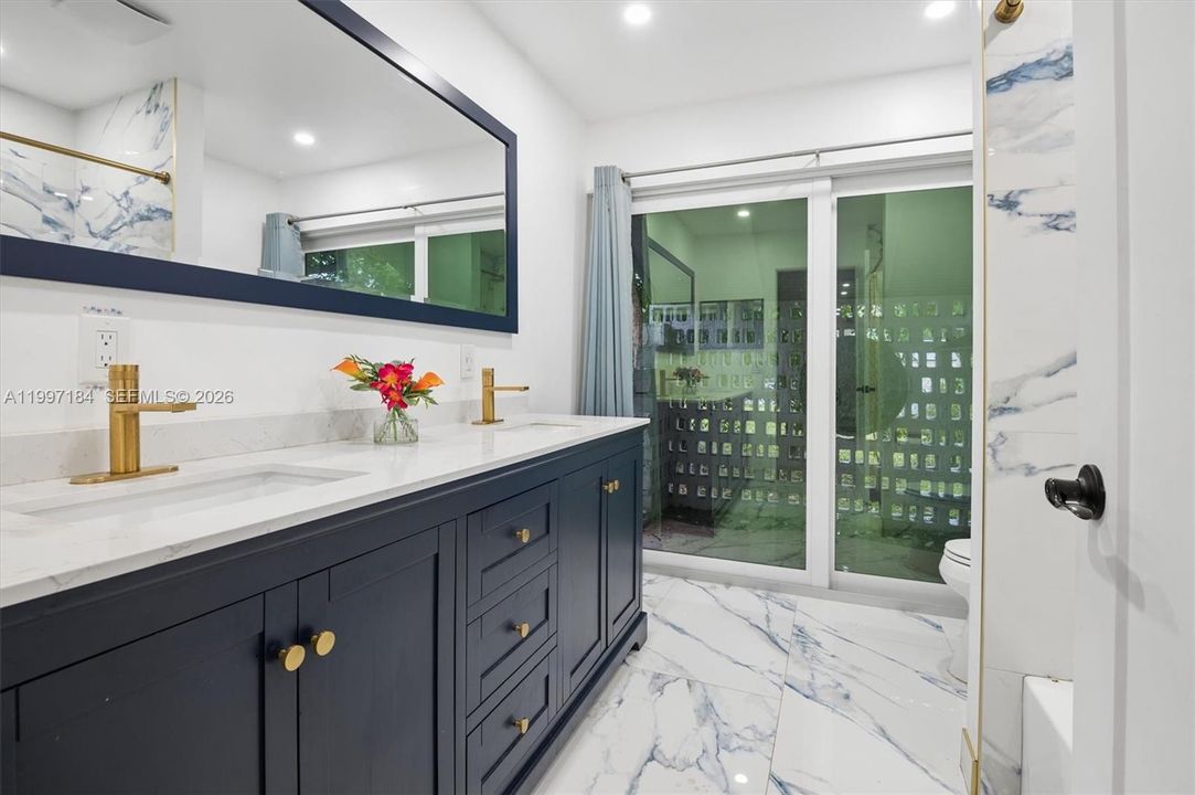 For Sale: $1,070,000 (4 beds, 3 baths, 2590 Square Feet)