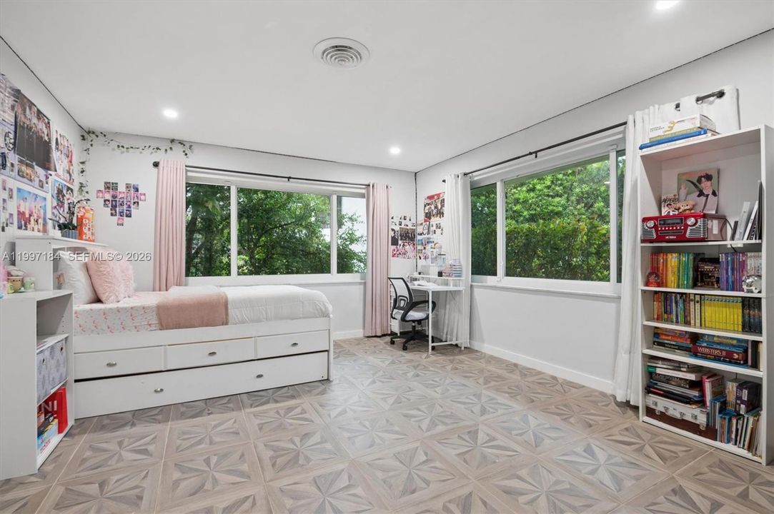 For Sale: $1,070,000 (4 beds, 3 baths, 2590 Square Feet)