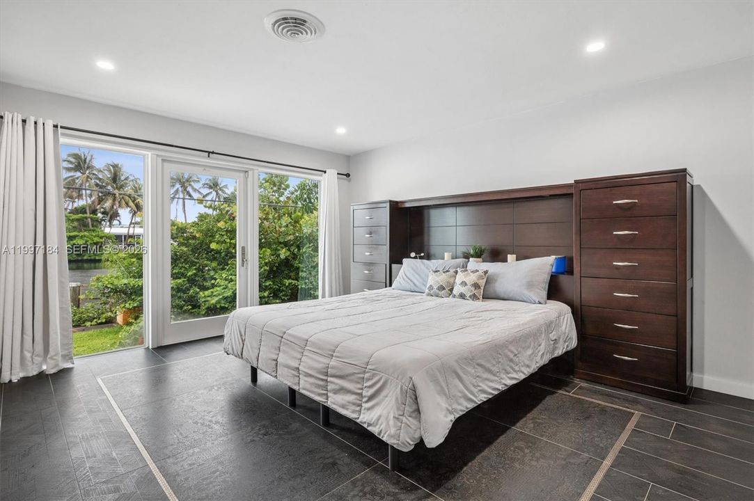 For Sale: $1,070,000 (4 beds, 3 baths, 2590 Square Feet)