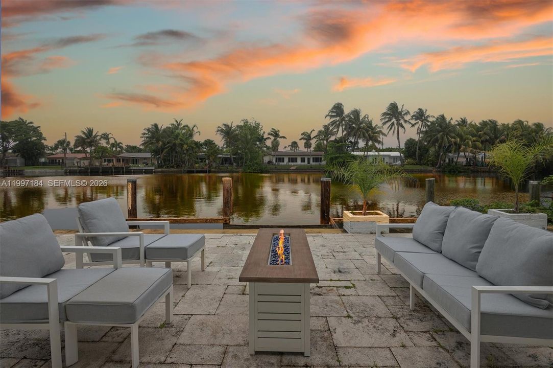 For Sale: $1,070,000 (4 beds, 3 baths, 2590 Square Feet)