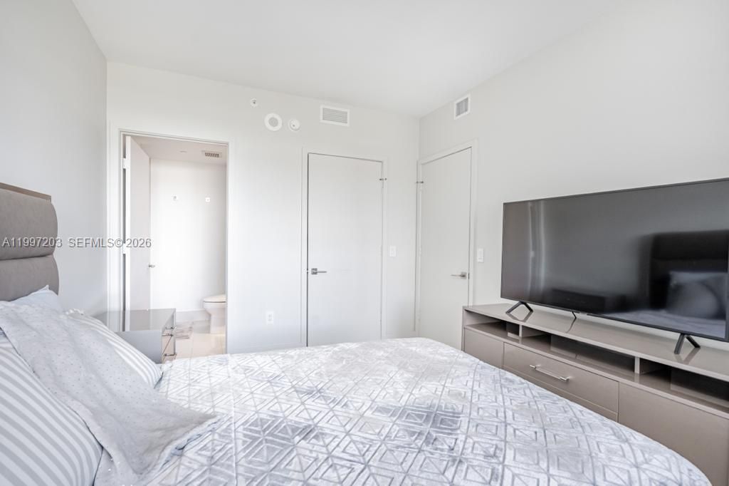 En Venta: $883,000 (2 camas, 3 baños, 1151 Pies cuadrados)