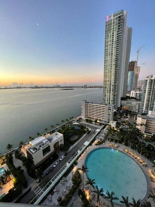 En Venta: $883,000 (2 camas, 3 baños, 1151 Pies cuadrados)